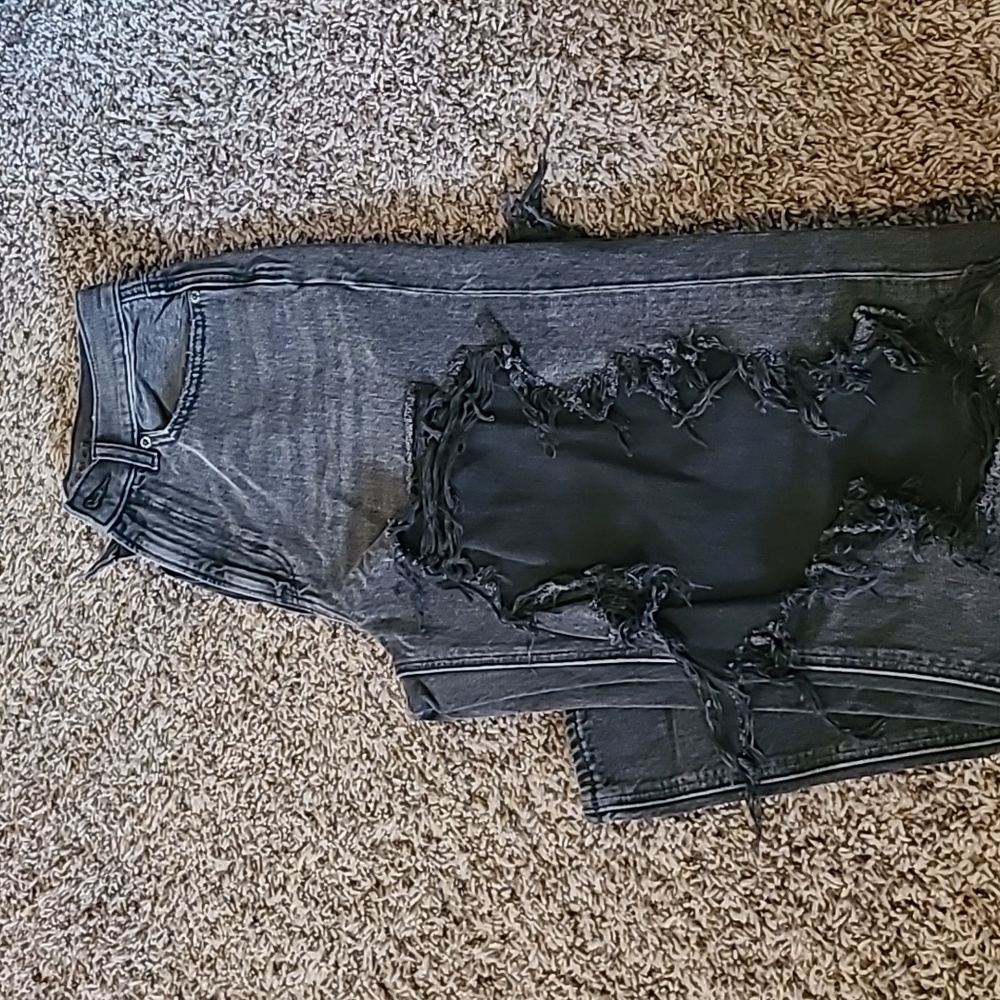 AMERICAN EAGLE MOM JEANS
